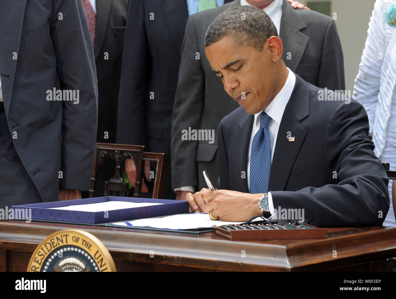 family smoking prevention and tobacco control act President obama signs family smoking hi-res stock photography and images