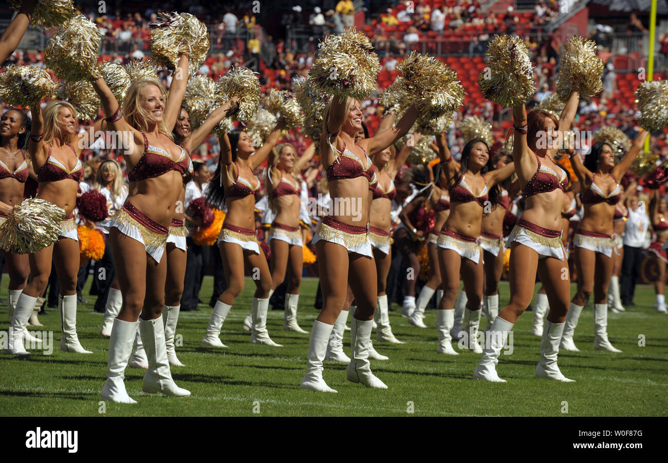 Photo: Redskins cheerleaders perform as St. Louis Rams play Washington  Redskins in Landover, Maryland - WAP2009092020 