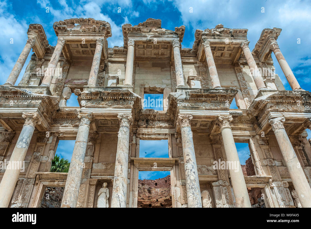 Turkey, Roman archeological site of Ephesus (4th century BC, important role in the spread of Christianity), Corinthian tabernacle facade of the Celsus library (110 AC, by the consul Julius Aquila) (UNESCO World Heritage) Stock Photo
