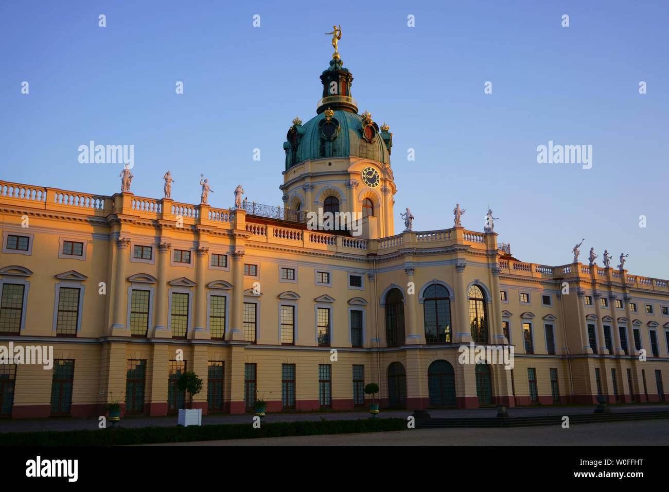 Berlin germany tourist attractions hi-res stock photography and images ...