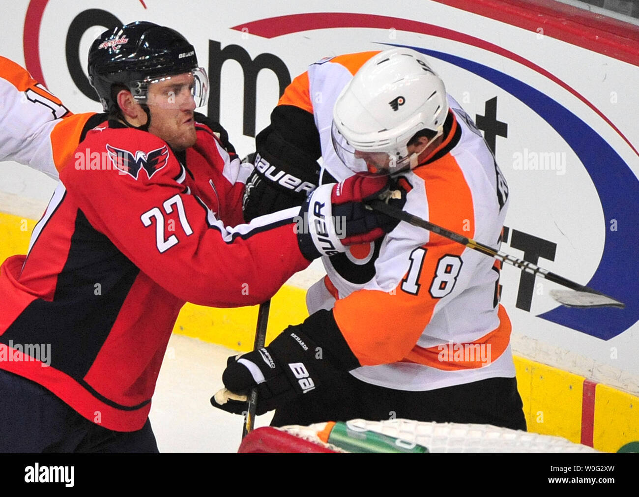 Pittsburgh Penguins Marc-Andre Fleury prevents the Philadelphia Flyers from  scoring during the third period at Mellon Arena in Pittsburgh, Pennsylvania  on October 5, 2006. (UPI Photo/Stephen Gross Stock Photo - Alamy