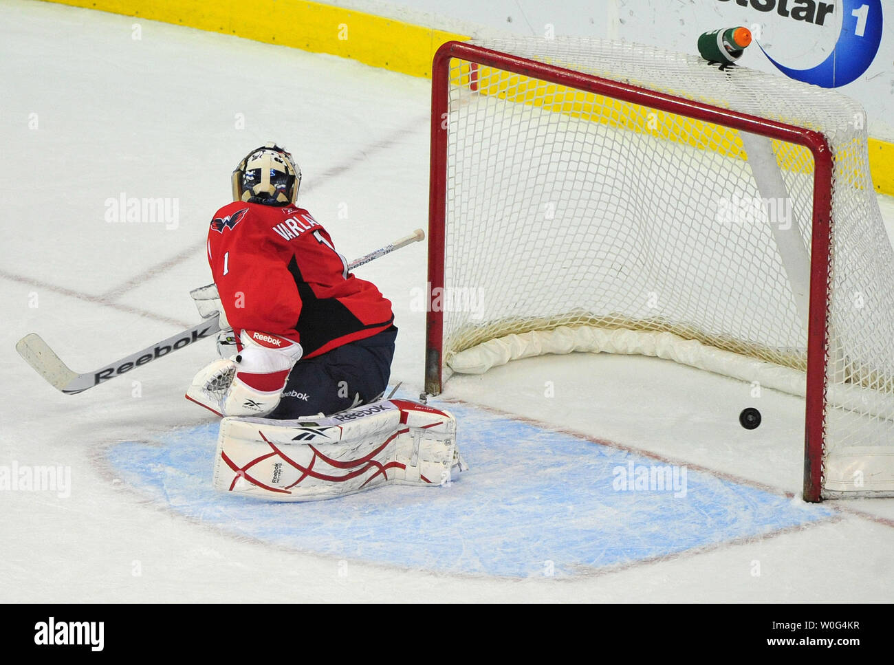 The washington capitals goalie hi-res stock photography and images - Alamy