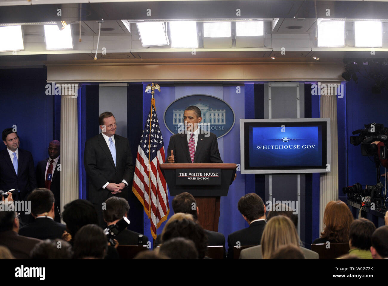 U.S. President Barack Obama bids farewell to Press Secretary Robert ...