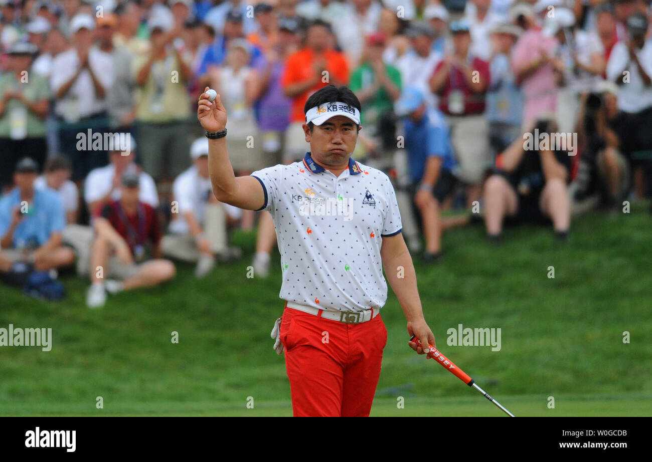 South Korea's Y.E. Yang acknowledges the crowd after finishing tied for third in the 2011 U.S. Open golf championship at Congressional Country Club in Bethesda, Maryland on June 19, 2011.      UPI/Pat Benic Stock Photo