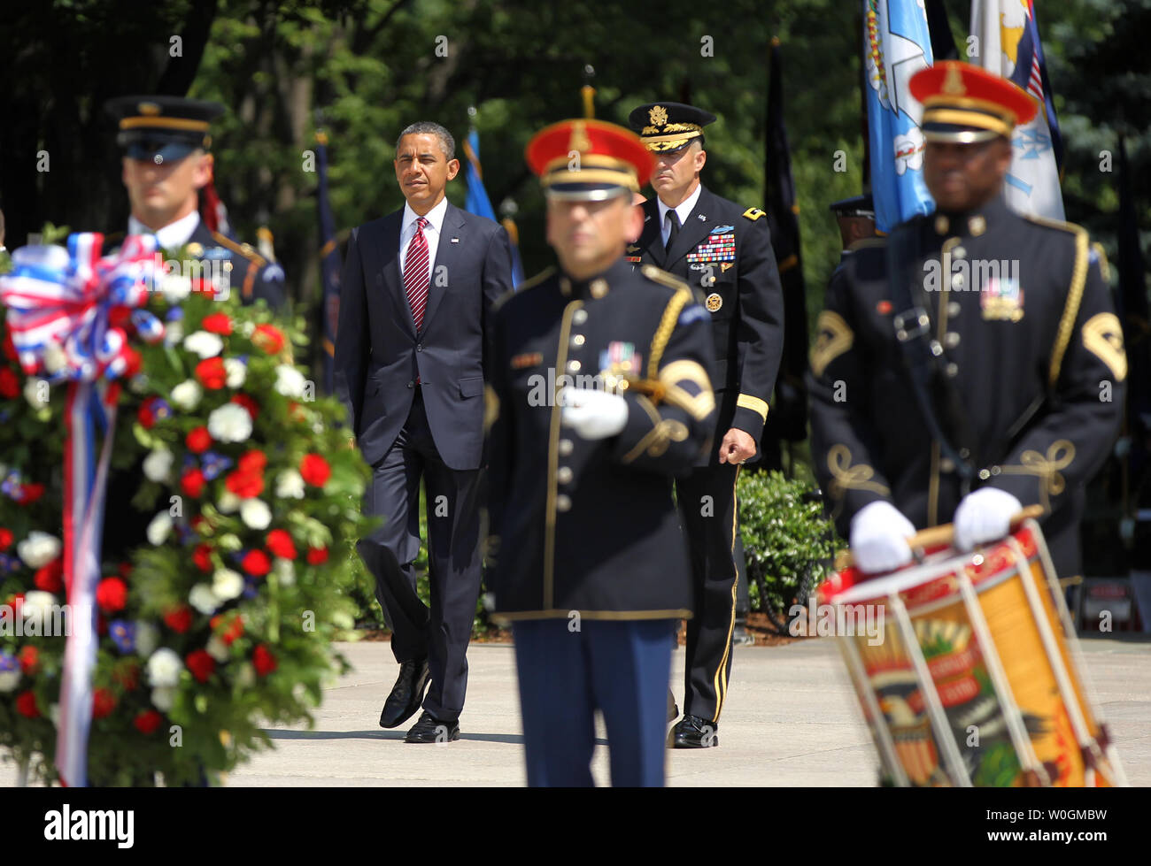 U.S. President Barack Obama arrives with Maj. Gen. Michael S