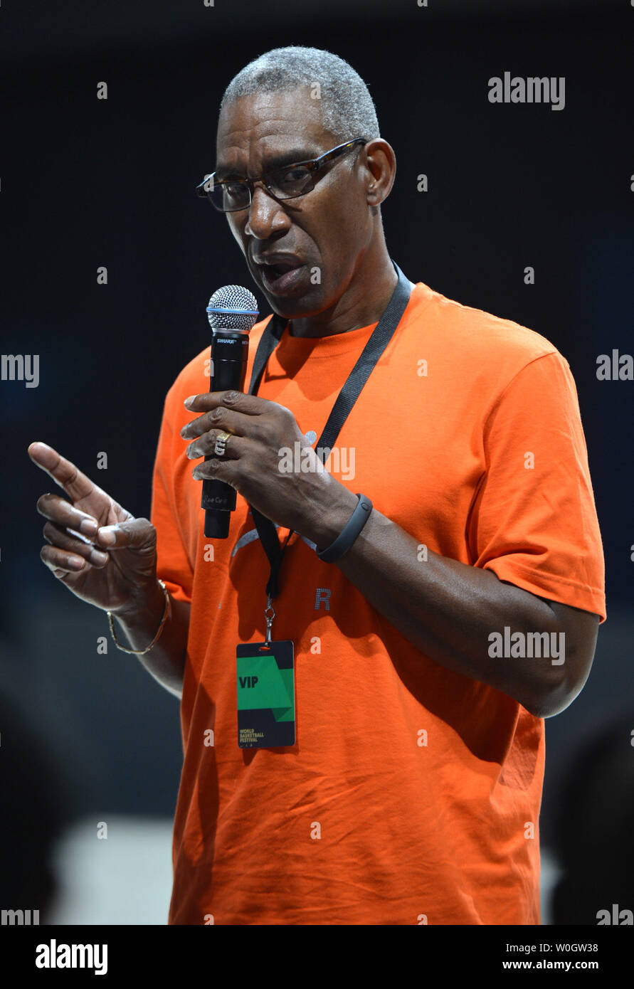 howard white nike