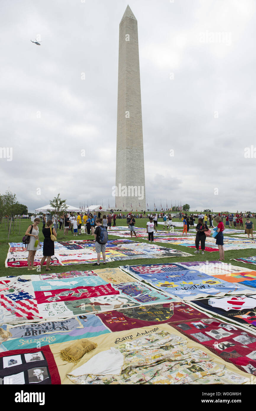 AIDS Memorial Quilt - On October 11-13, 1996 -- twenty years ago today --  the entire AIDS Memorial Quilt was on display on the National Mall in  Washington, D.C., and the world