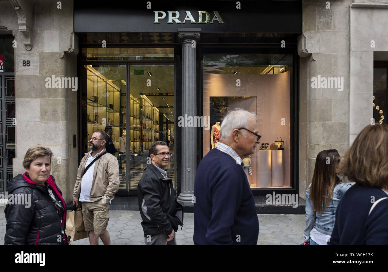 Barcelona, Spain. 29th May, 2019. Italian luxury fashion company Prada store  and logo seen in Spain Credit: Budrul Chukrut/SOPA Images/ZUMA Wire/Alamy  Live News Stock Photo - Alamy