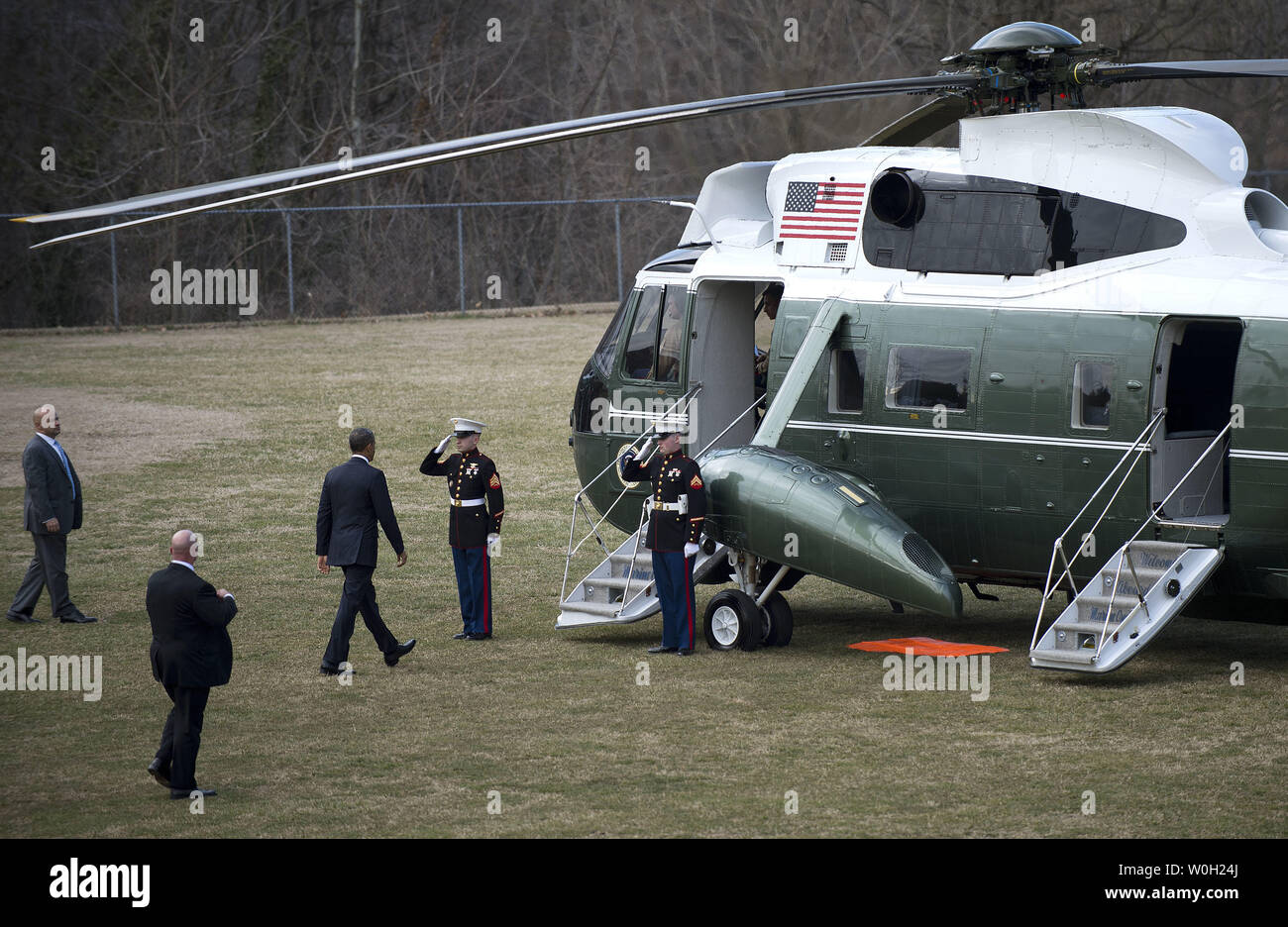Obama Walter Reed Walter Reed National Military Medical Center High Resolution Stock ...