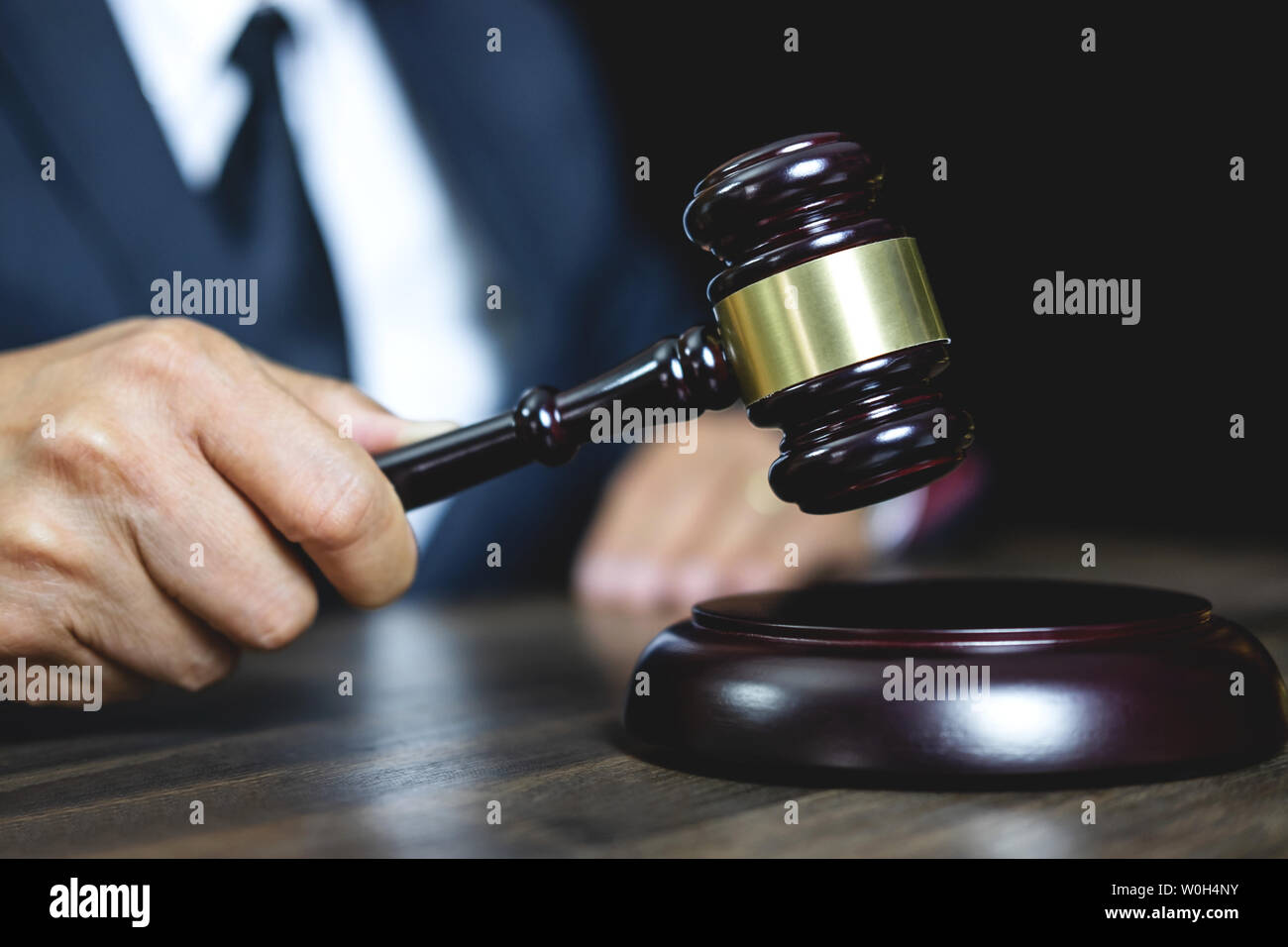 Lawyer courtroom case hires stock photography and images Alamy