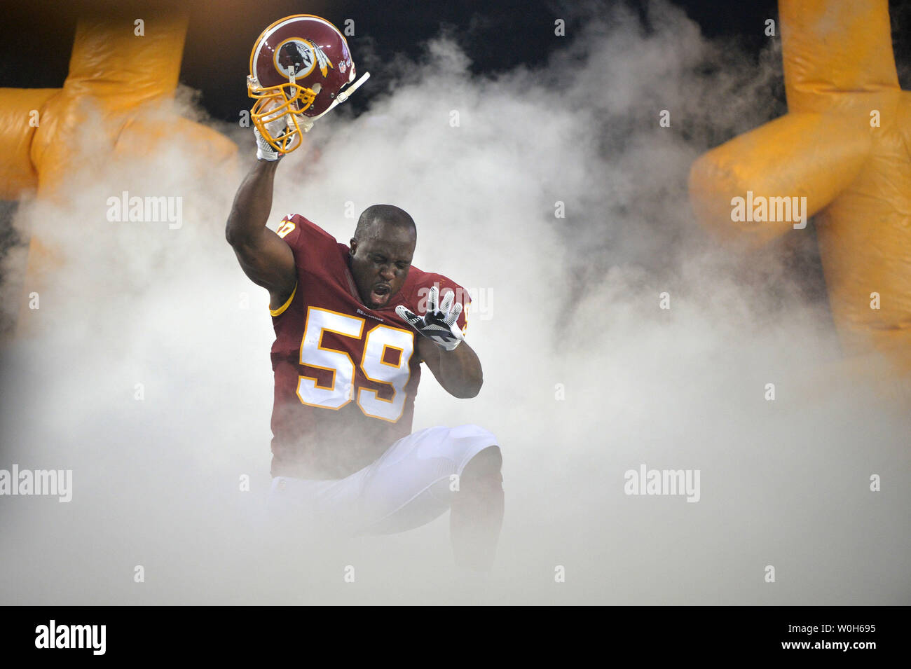 Un Washington Redskins logo è visibile su un cappello prima dell'Redskins  partita contro i Chicago Bears a FedEx in campo Landover, Maryland il 20  ottobre 2013. UPI/Kevin Dietsch Foto stock - Alamy