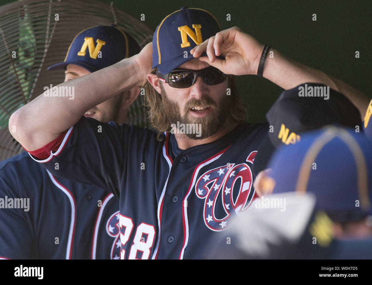 Atlanta braves hat hi-res stock photography and images - Alamy