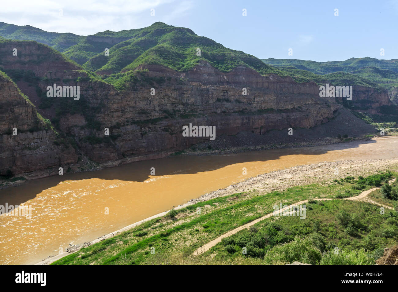 Beautiful river mountains scenery hi-res stock photography and images ...