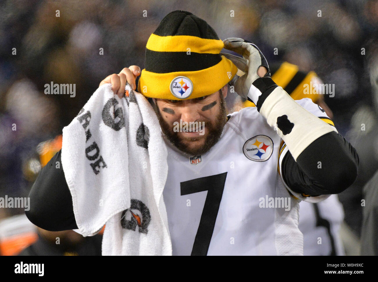 Pittsburgh Steelers Quarterback Ben Roethlisberger 7 Walks Back