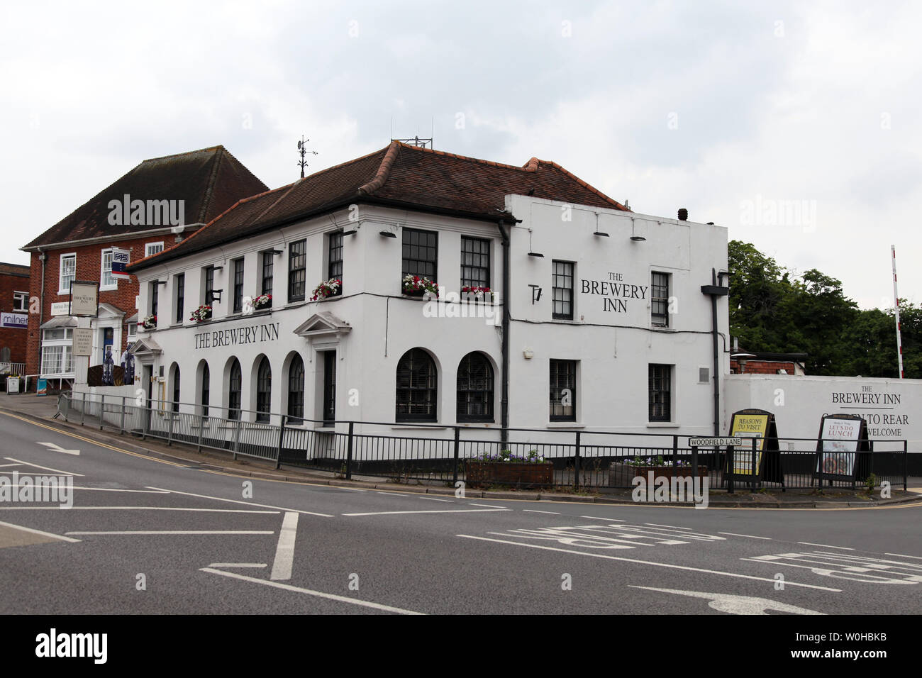 Ashtead Surrey Uk High Street Village Pub The Brewery Inn Public House Is Built Upon The Site Of The Former Brewery Set On The Main Road Daytime Stock Photo Alamy