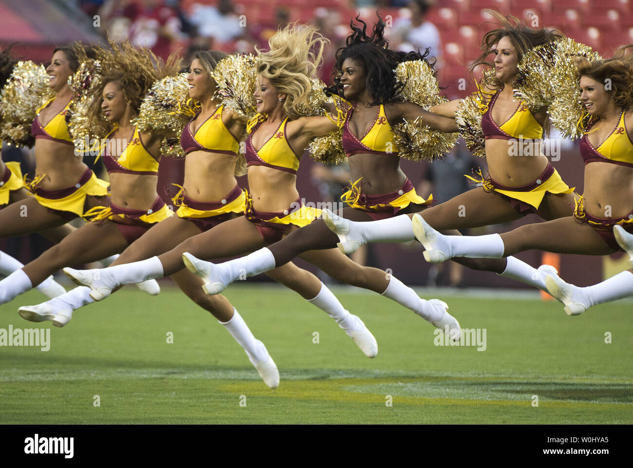 Redskins cheerleaders hi-res stock photography and images - Page 3 - Alamy