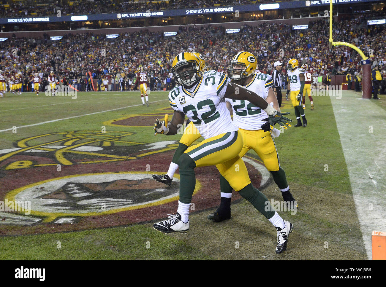 Green Bay Packers' Chris Banjo (32) and Aaron Ripkowski (22) fire