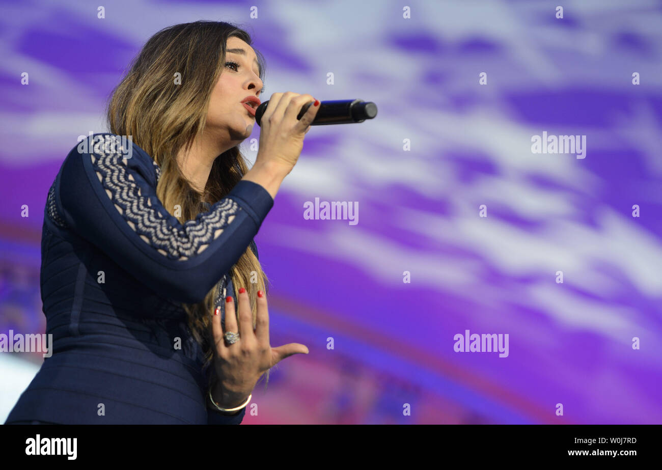 Jinsiy Woodman ayollarning ichida cums Pidjak va mini yubka kiygan qizlar