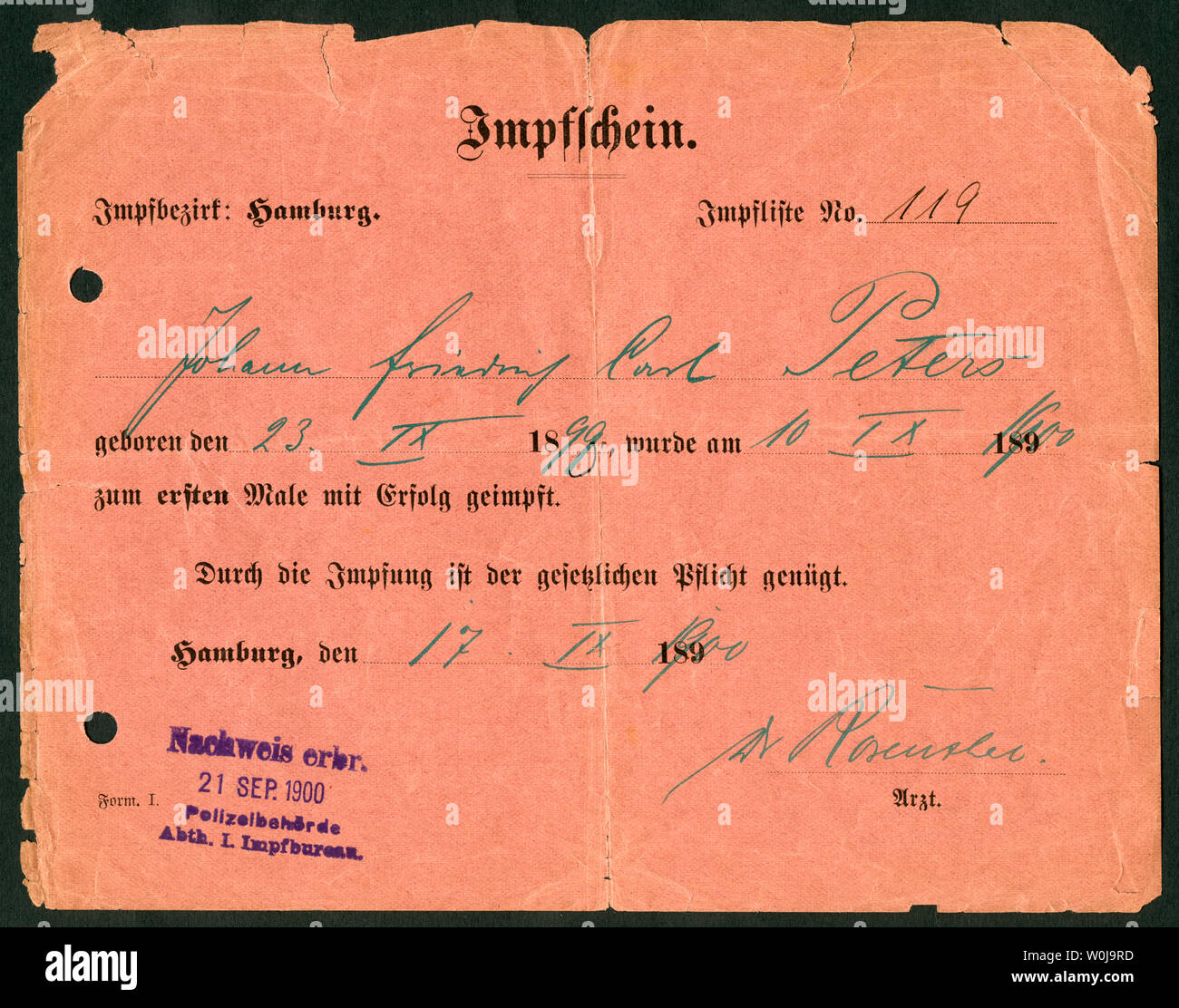 Europa, Deutschland, Hamburg, roter Impfschein , Vorderseite, ausgestellt am 17. 09. 1900 / Europe, Germany, Hamburg, red certificate of vaccination Stock Photo