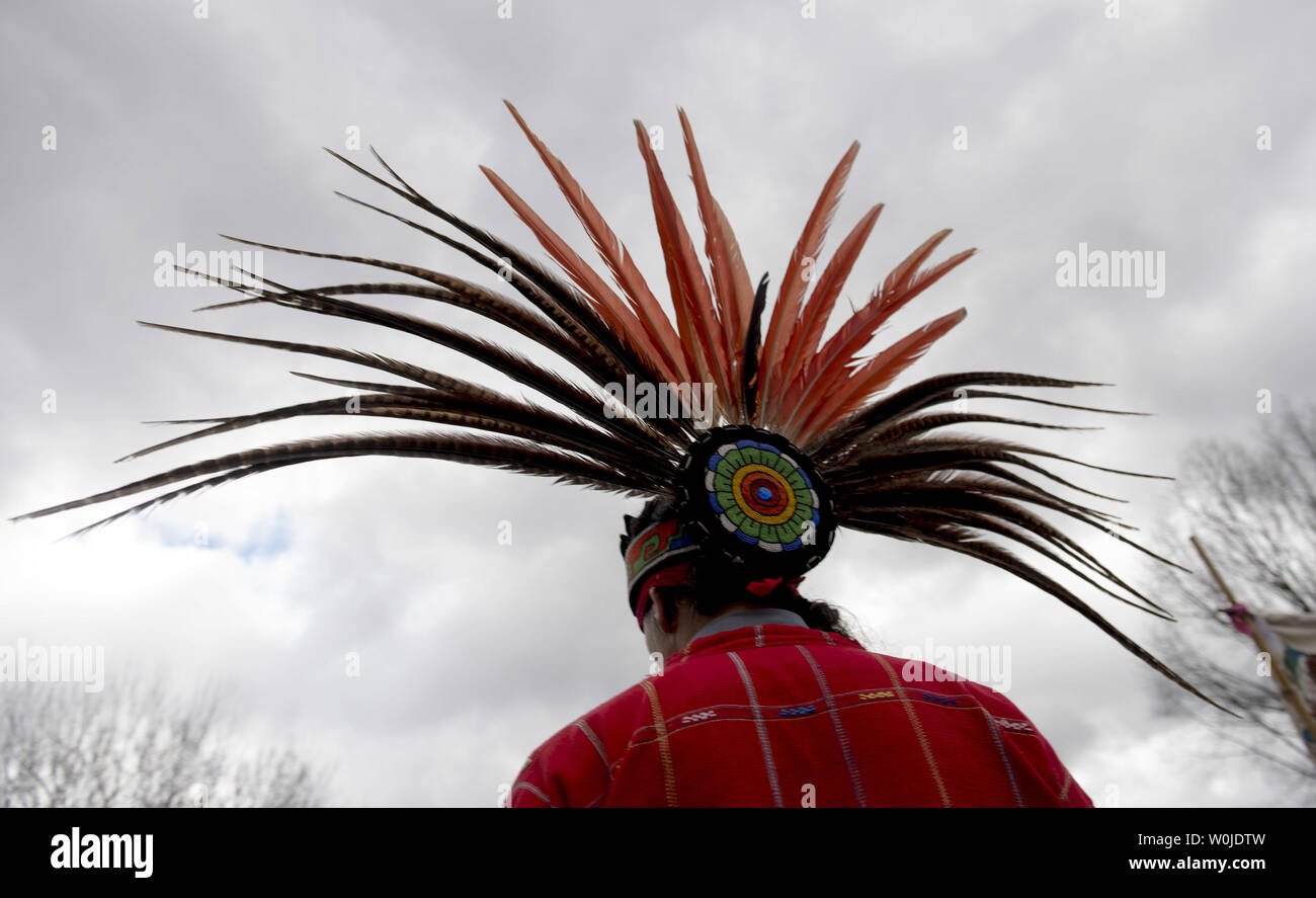 Sioux headdress hi-res stock photography and images - Alamy