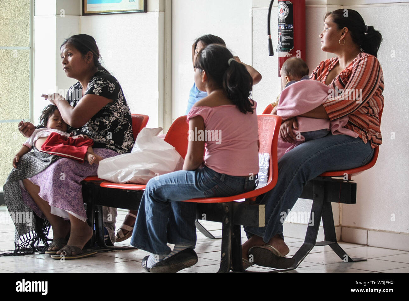 El centro de salud no se da abasto lo que repercute en un mal servicio y por lo general no cuenta con los medicamentos  que la poblacion lo requiere.  . Niños como Mari Cruz Lopez, Jose Angel, Marisol, Angel, daniel, jenifer y otros que ni siquiera saben como se llaman viven al dia en las polvorientas calles en su mayoria descalsos algunos sin educación alguna , otros  con enfermedades de la piel. Stock Photo