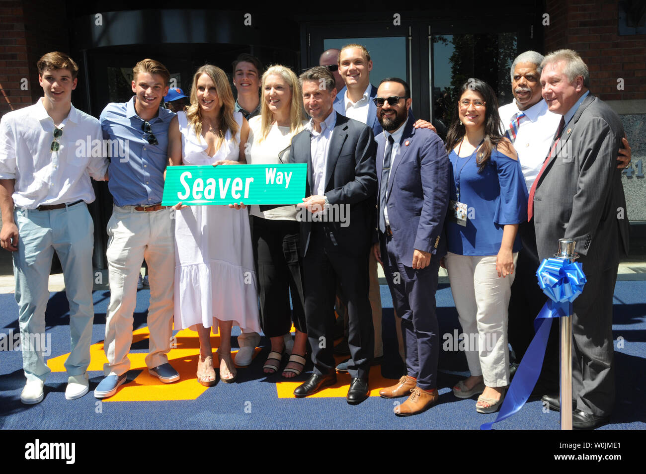 NEW YORK, NEW YORK - JUNE 27: Sarah Seaver, the daughter of Mets Hall of  Famer Tom Seaver speaks at a ceremony outside Citi Field in Corona, New  York Stock Photo - Alamy