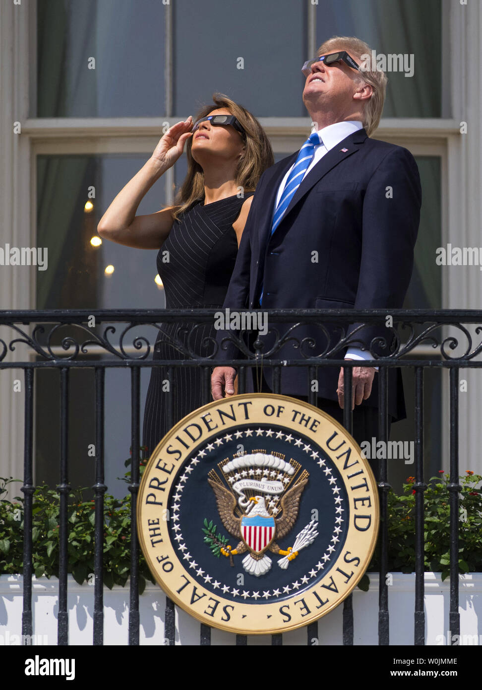 President Donald Trump and First Lady Melania trump wear special solar(02)