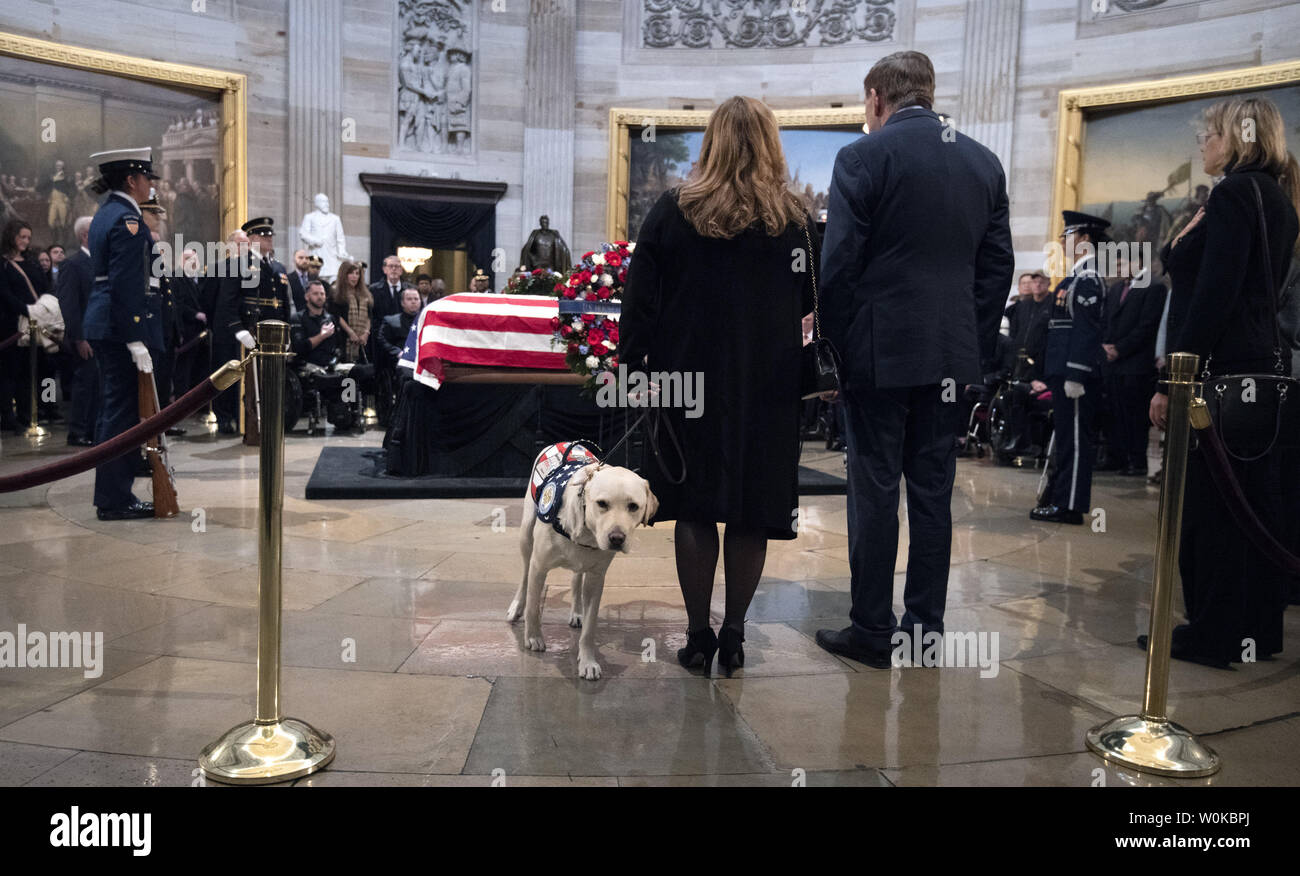 w bush with dog hires stock photography and images Alamy(01)