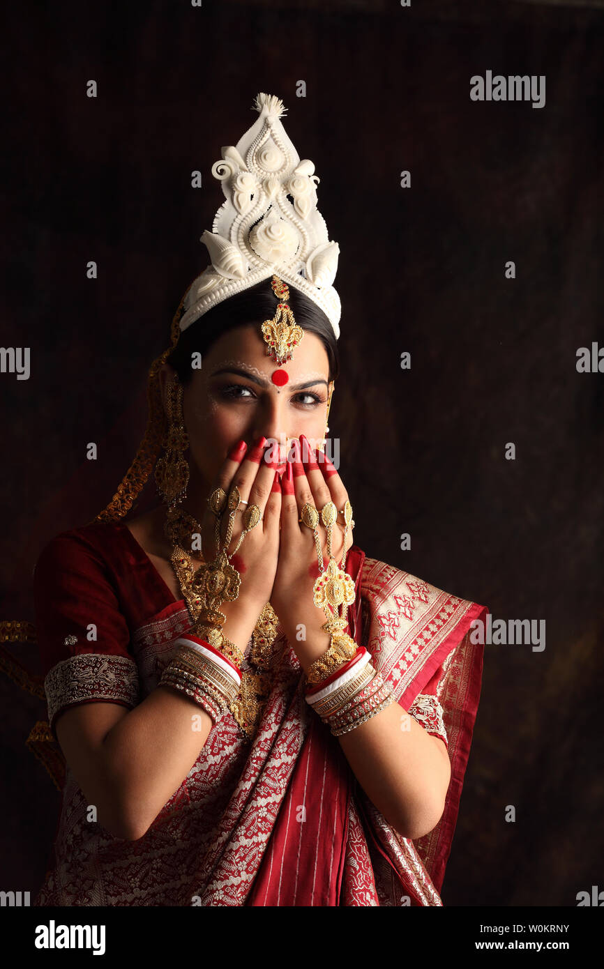 Portrait of an Indian bride Stock Photo - Alamy
