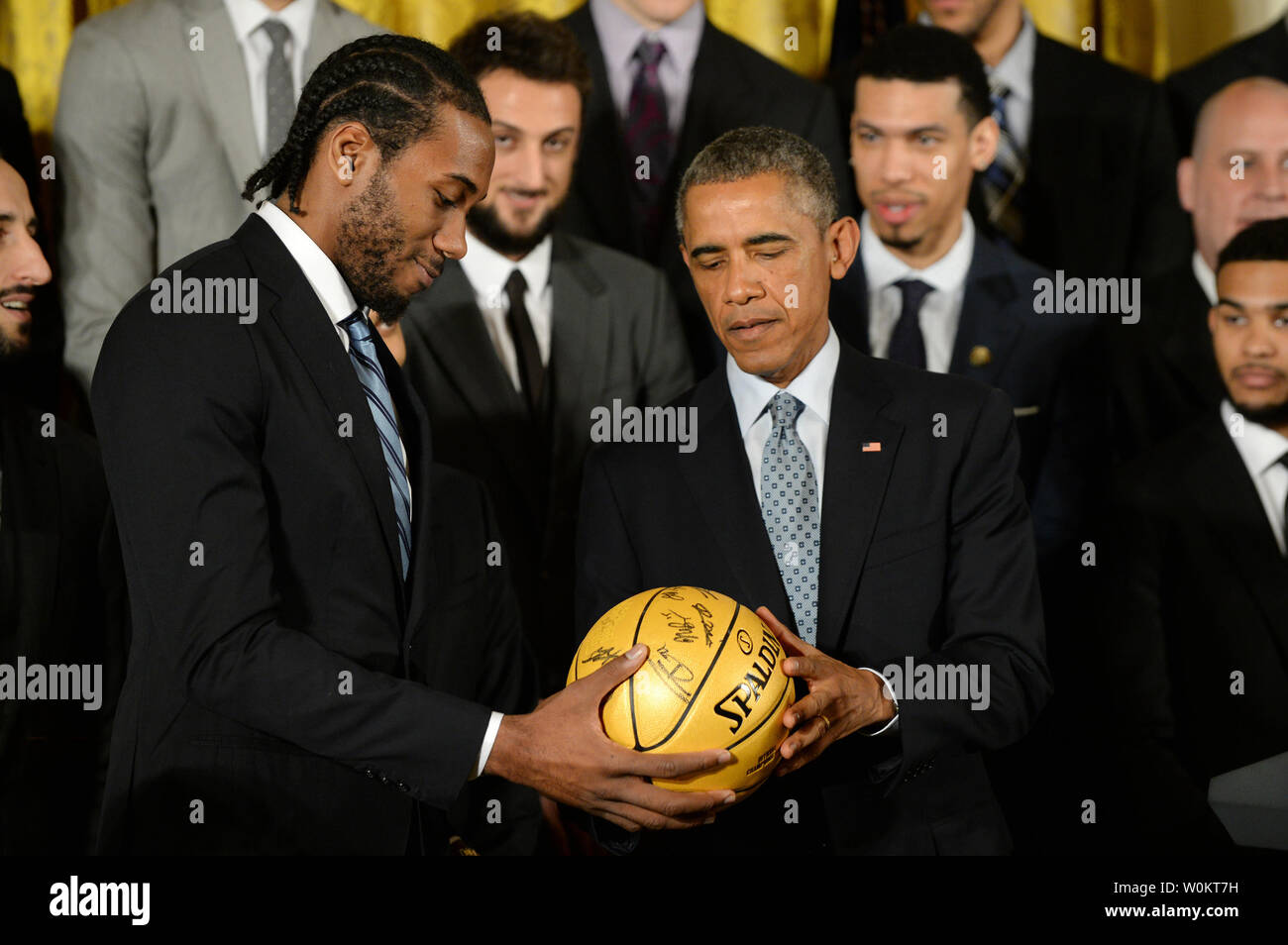 Kawhi leonard hotsell obama picture