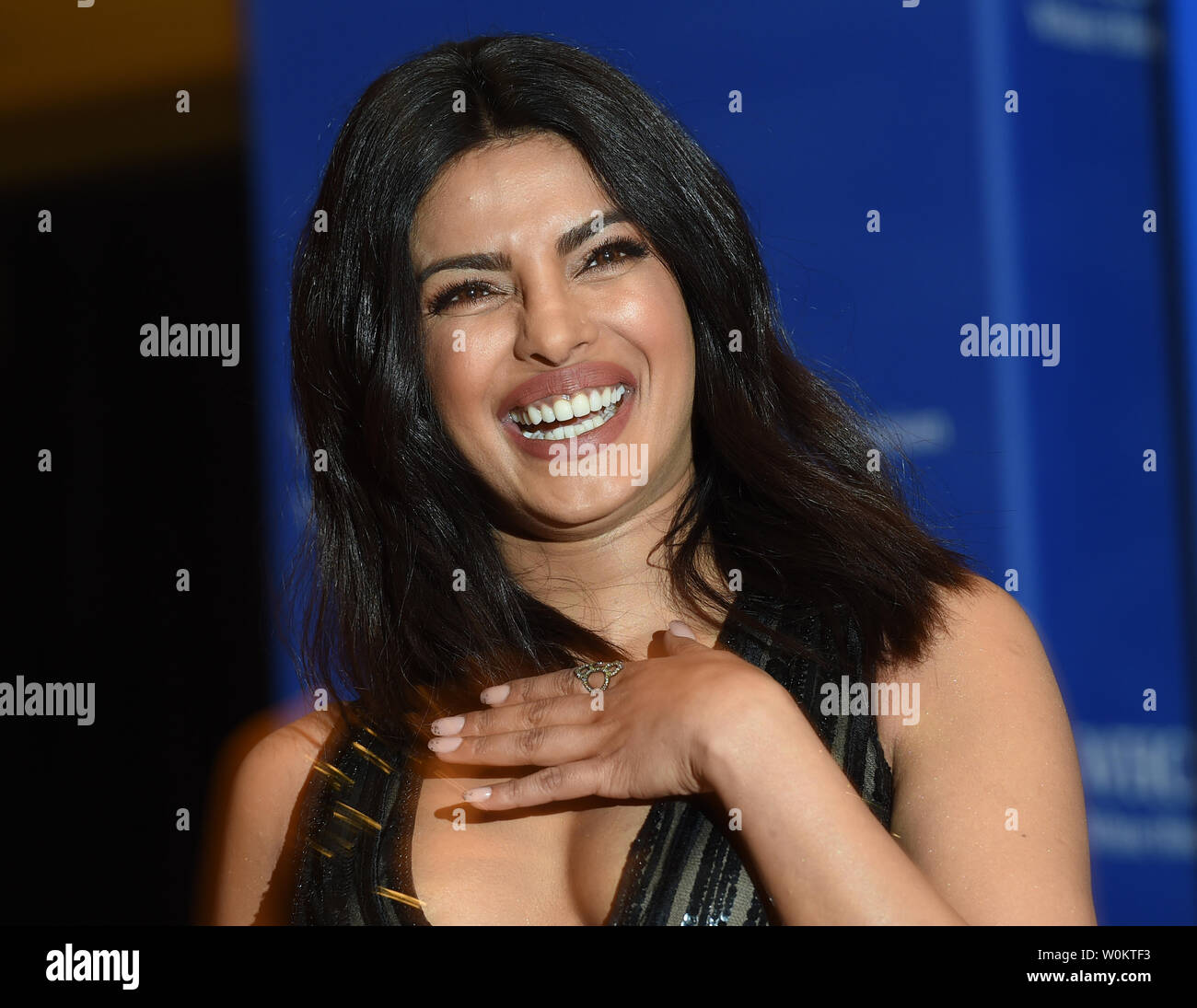 Yetuk rus ayollar va yosh qizlar ortasidagi jinsiy aloqa onlayn