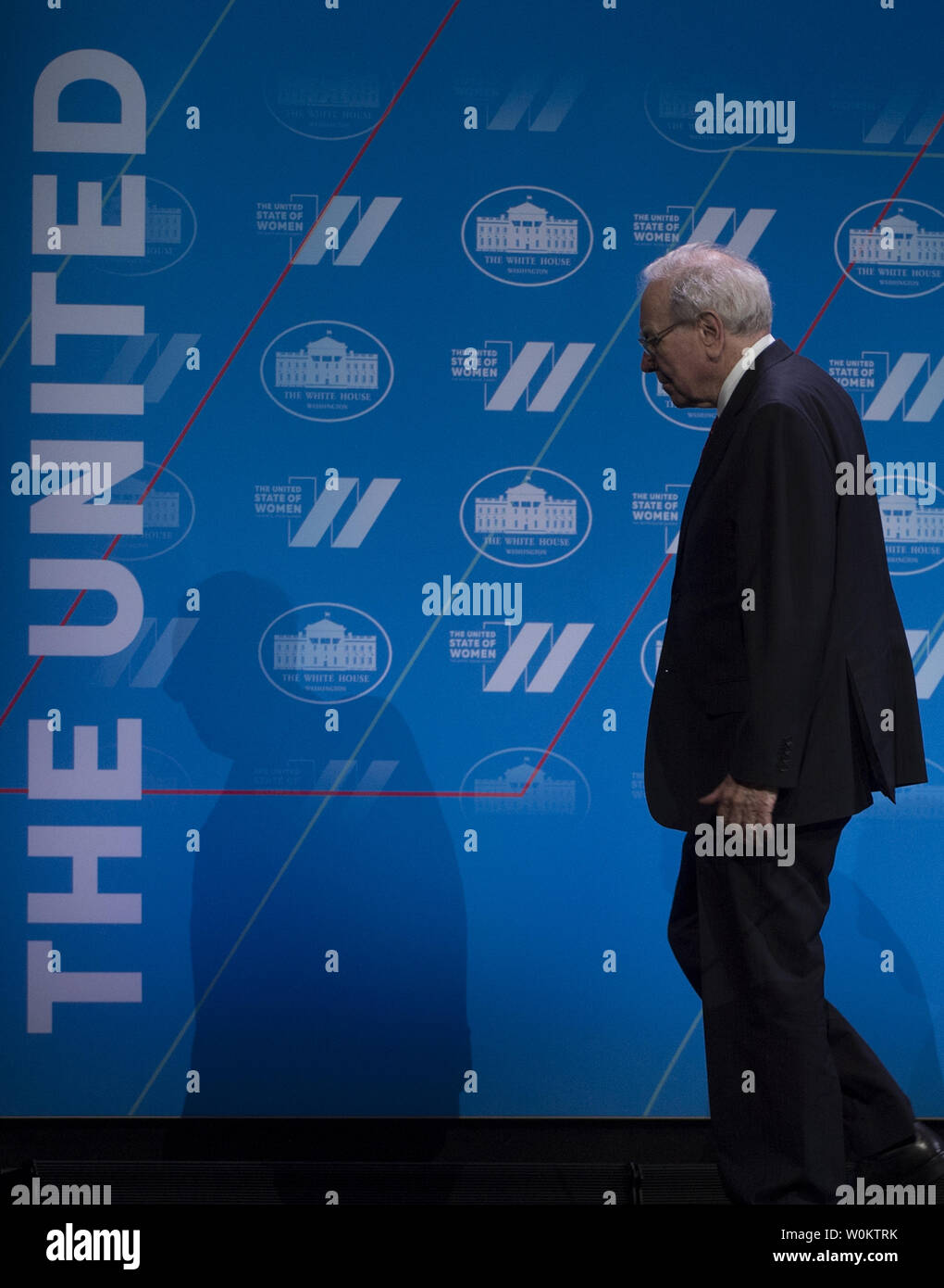 Warren Buffett walks off stage after speaking at the White House United  State of Women Summit in Washington, D.C. on June 14, 2016. Photo by Molly  Riley/UPI Stock Photo - Alamy