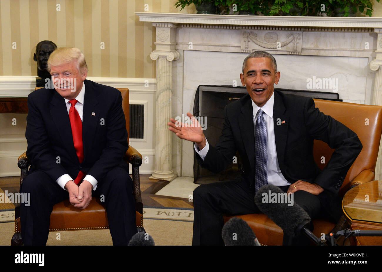 U.S. President Barack Obama meets with President-elect Donald Trump (L ...