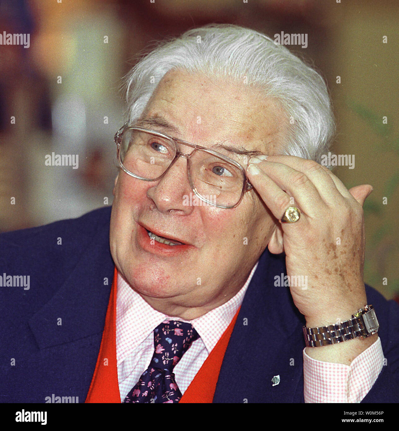 Oscar-winning British actor and playwright Peter Ustinov has died at the age of 82. He is pictured at a signing for his book 'The Quotable Ustinov' on October 12, 1996, in Vancouver. Ustinov died of heart failure in a clinic near his home on the shores of Lake Geneva on March 28, 2004 according to family members.   (UPI Photo/H. Ruckemann/FILE) Stock Photo