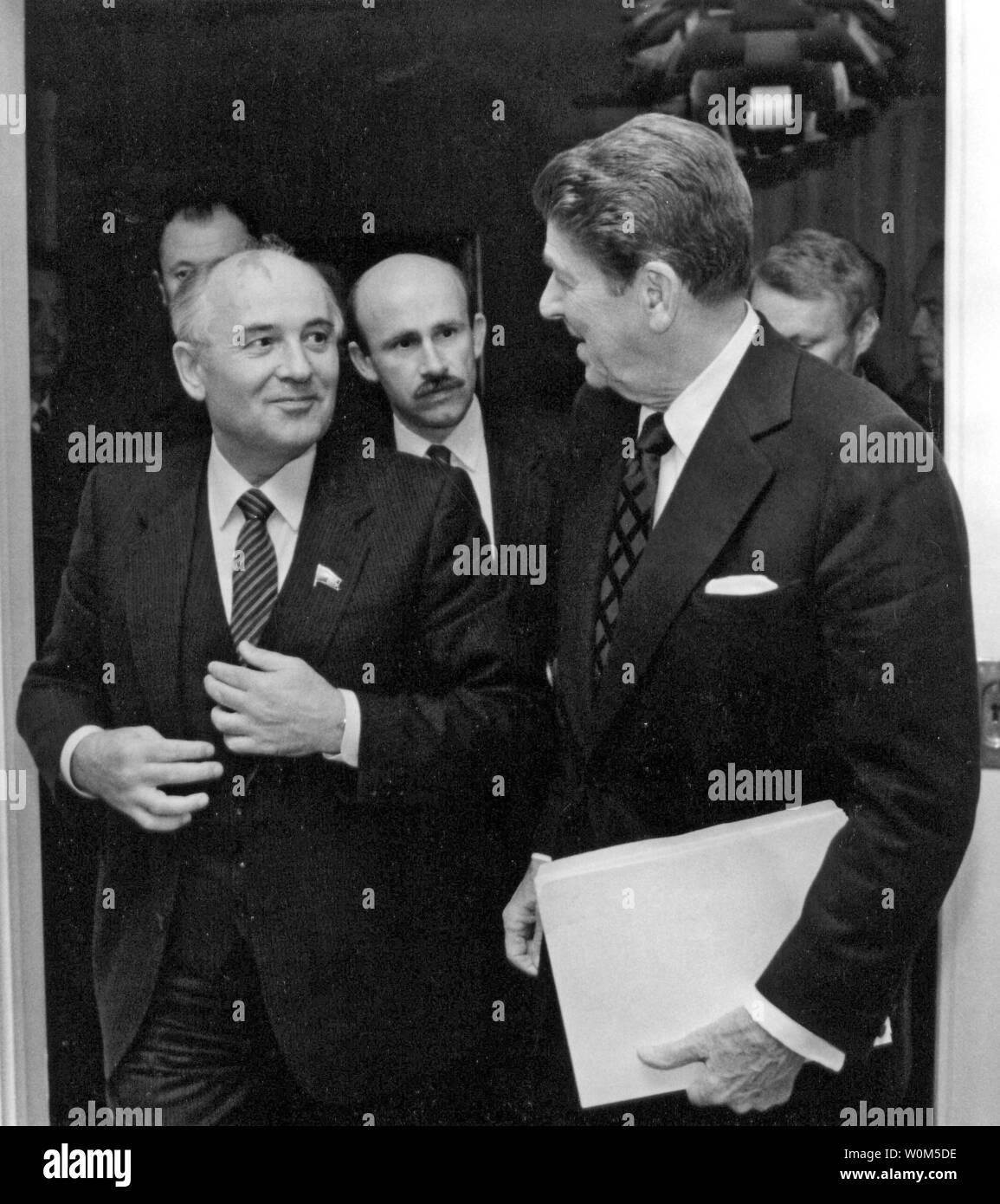 Reagan gorbachev reykjavik Black and White Stock Photos & Images - Alamy