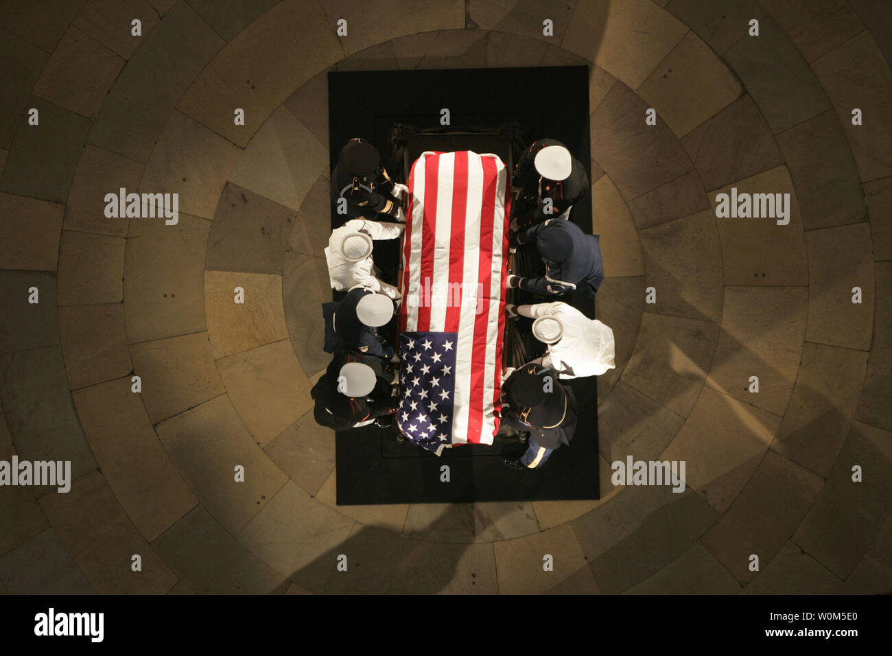 overhead-view-of-the-body-of-former-president-ronald-reagan-lying-in-state-in-the-capitol-rotunda-on-capitol-hill-wednesday-june-9-2004-upi-photochuck-kennedy-pool-W0M5E0.jpg