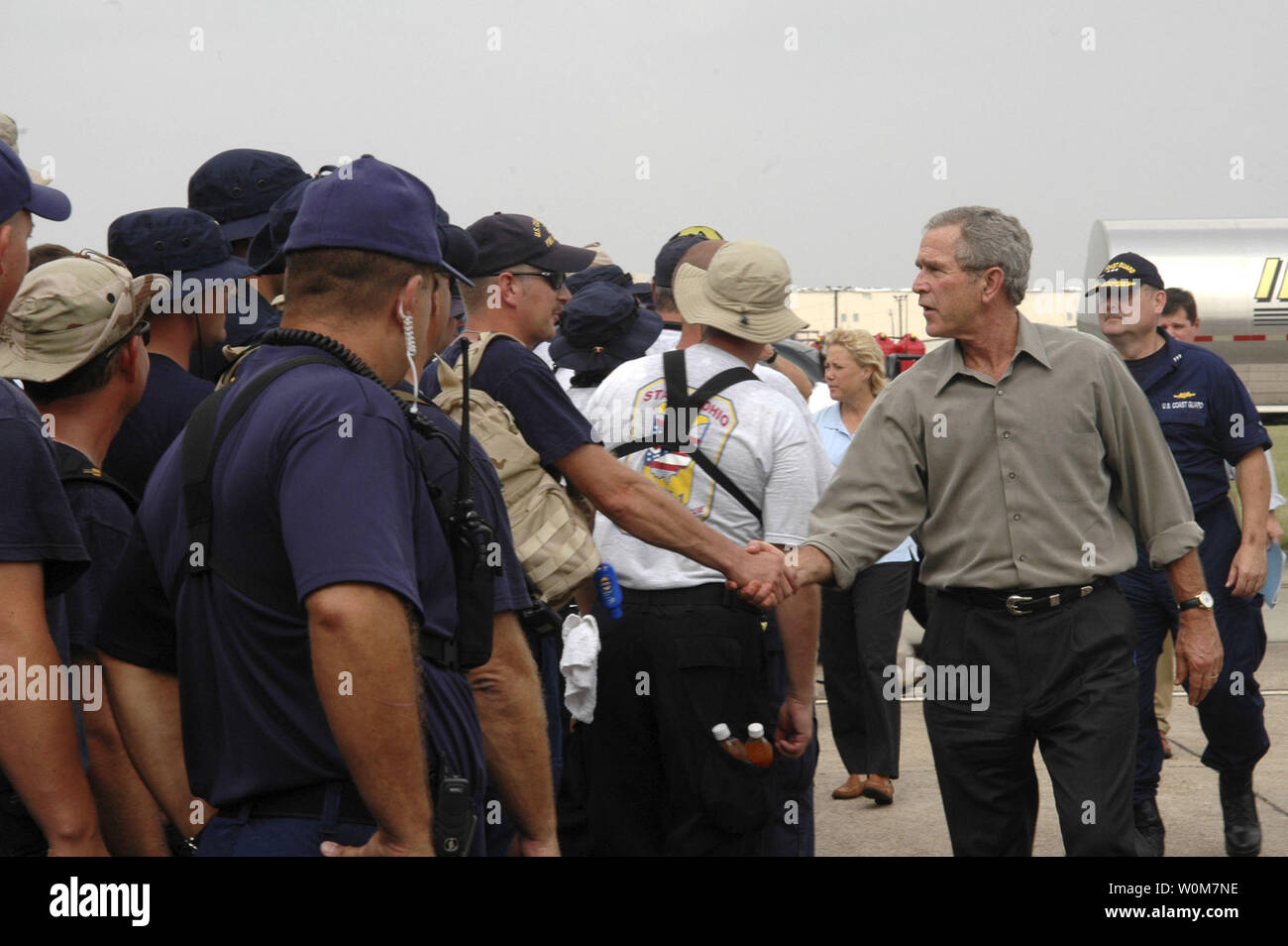 President George W. Bush and Coast Guard Adm. Thad Allen visit with Coast Guard and Joint Task Force personnel at a staging point for Hurricane Rita response in Lake Charles, La., Sept. 27, 2005. (UPI Photo/Mariana O'Leary/Coast Guard) Stock Photo