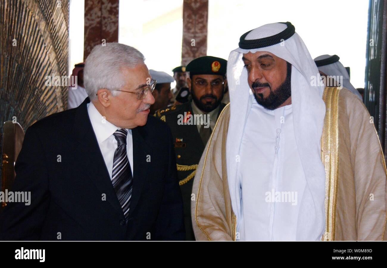 Palestinian President Mahmoud Abbas (L) talks with United Arab Emirates President Sheikh Khalifa Bin Zayed Al-Nahyan as they meet in Abu Dhabi on February 28, 2006.  (UPI Photo/Omar Rashidi/Palestinian Authority) Stock Photo