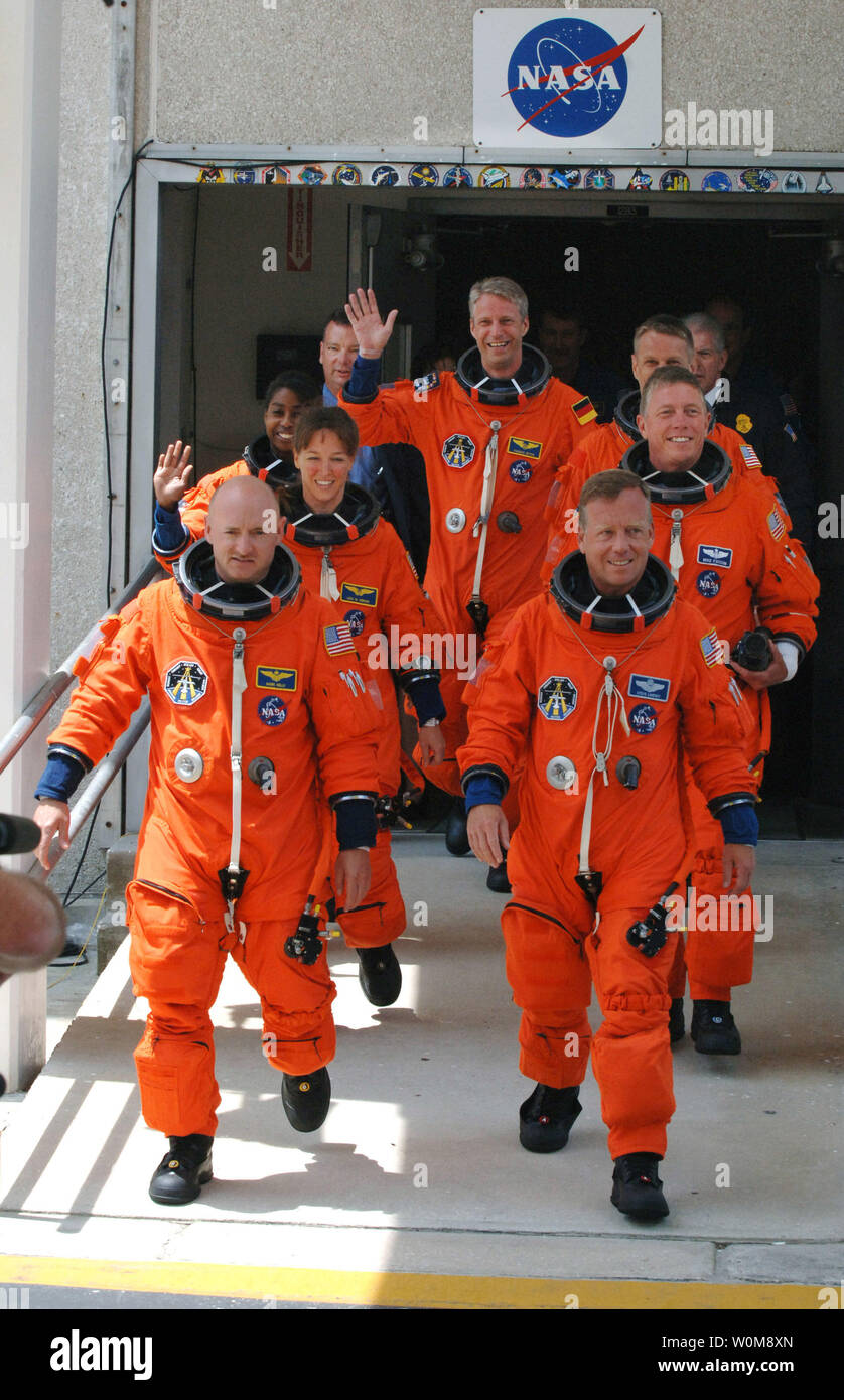 Commander Steven Lindsey (R) and Pilot Mark Kelly (L) lead Mission Specialists  Lisa Nowak (2nd Row,L), Michael Fossum (2nd row,R), Stephanie Wilson (3rd Row,L), Piers Sellers, of England (3rd Row,R), and Thomas Reiter (rear) of Germany, walk out of the Operations and Checkout Building to board the NASA Astrovan to board the Space Shuttle Discovery for mission STS-121 at Cape Canaveral, Florida on July 1, 2006.  (UPI Photo/Pat Benic) Stock Photo