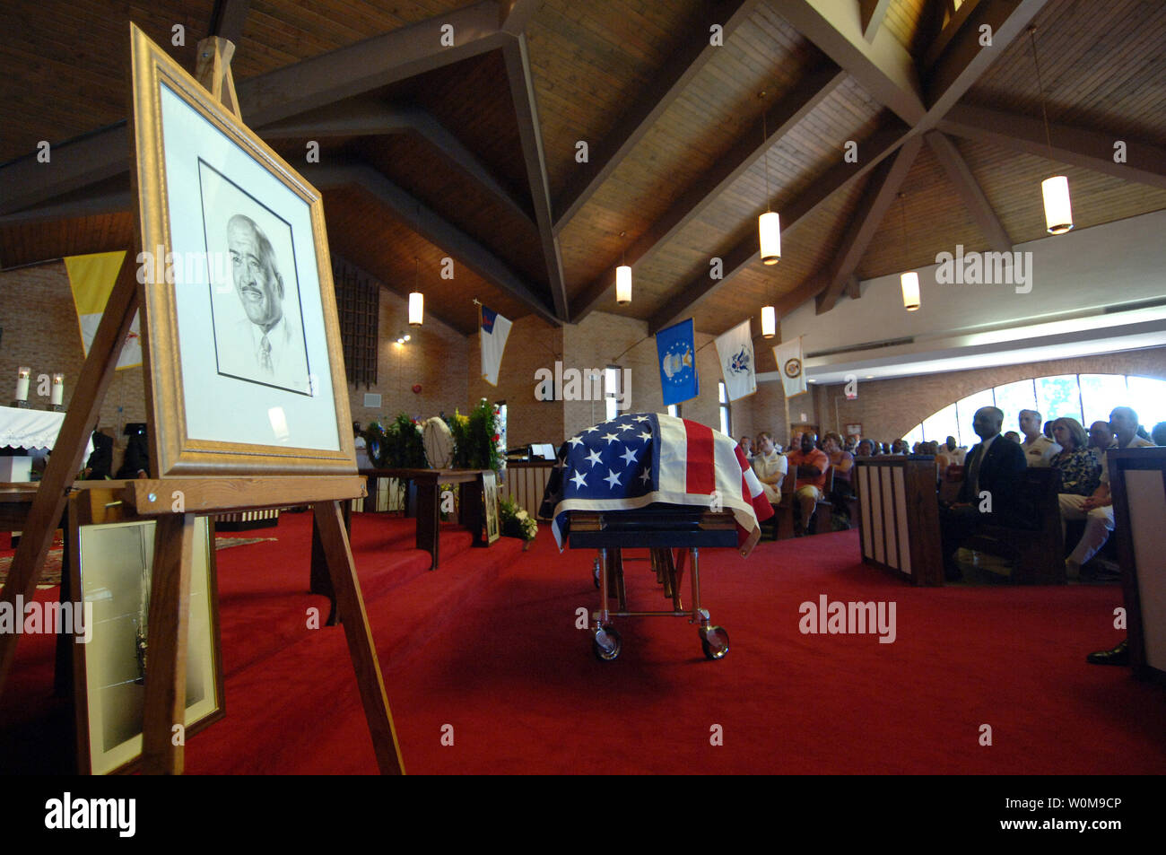 Family Friends And Military Personnel Pay Final Respects To Master Chief Boatswainos Mate Master Diver Carl M Brashear At The Base Chapel Aboard Naval Amphibious Base Little Creek Va On July 29 Family Friends And Military Personnel Pay Final Respects To Master Chief Boatswainos Mate Master Diver Carl M Brashear At The Base Chapel Aboard Naval Amphibious Base Little Creek Va On July 29