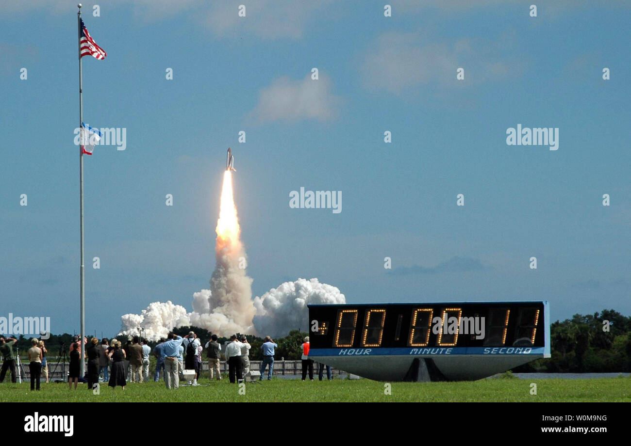 Space Shuttle Atlantis lifts off from Launch Pad 39B on mission STS-115 ...