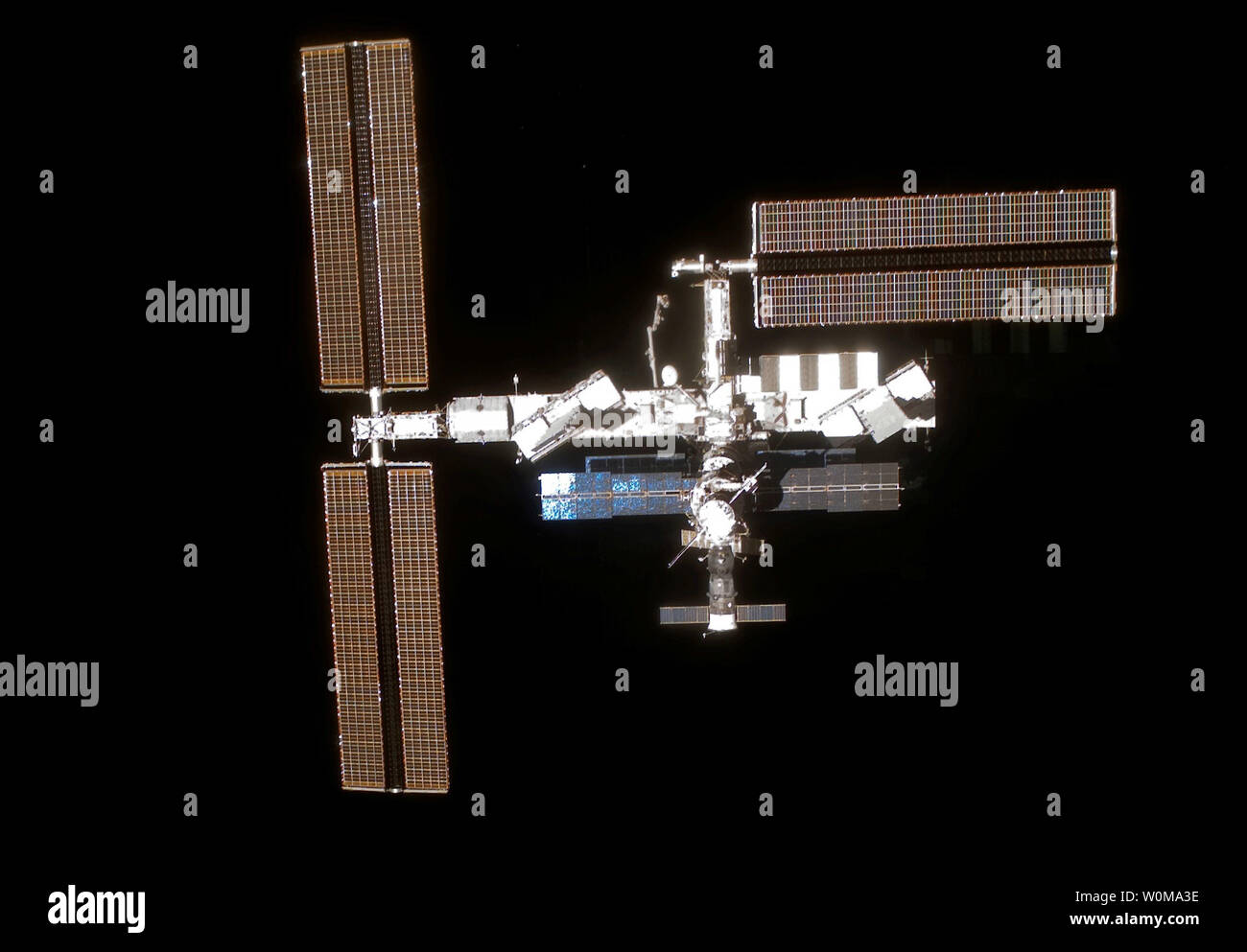 Backdropped by the blackness of space the International Space Station moves away from Space Shuttle Discovery on December 19, 2006.     (UPI Photo/NASA) Stock Photo