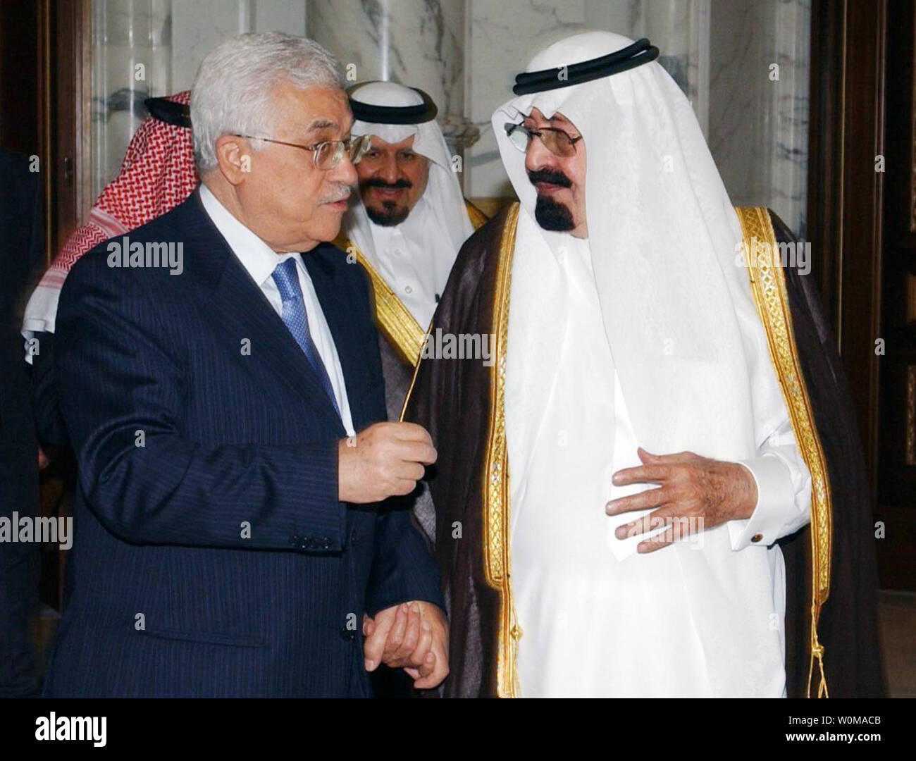 Palestinian President Mahmoud Abbas (L) speaks with  Saudi Arabia's King Abdallah bin Abd al-Aziz Al Saud in Gaza City on February 6, 2007.  (UPI Photo/Omar Rashidi/Palestinian President's Office) Stock Photo
