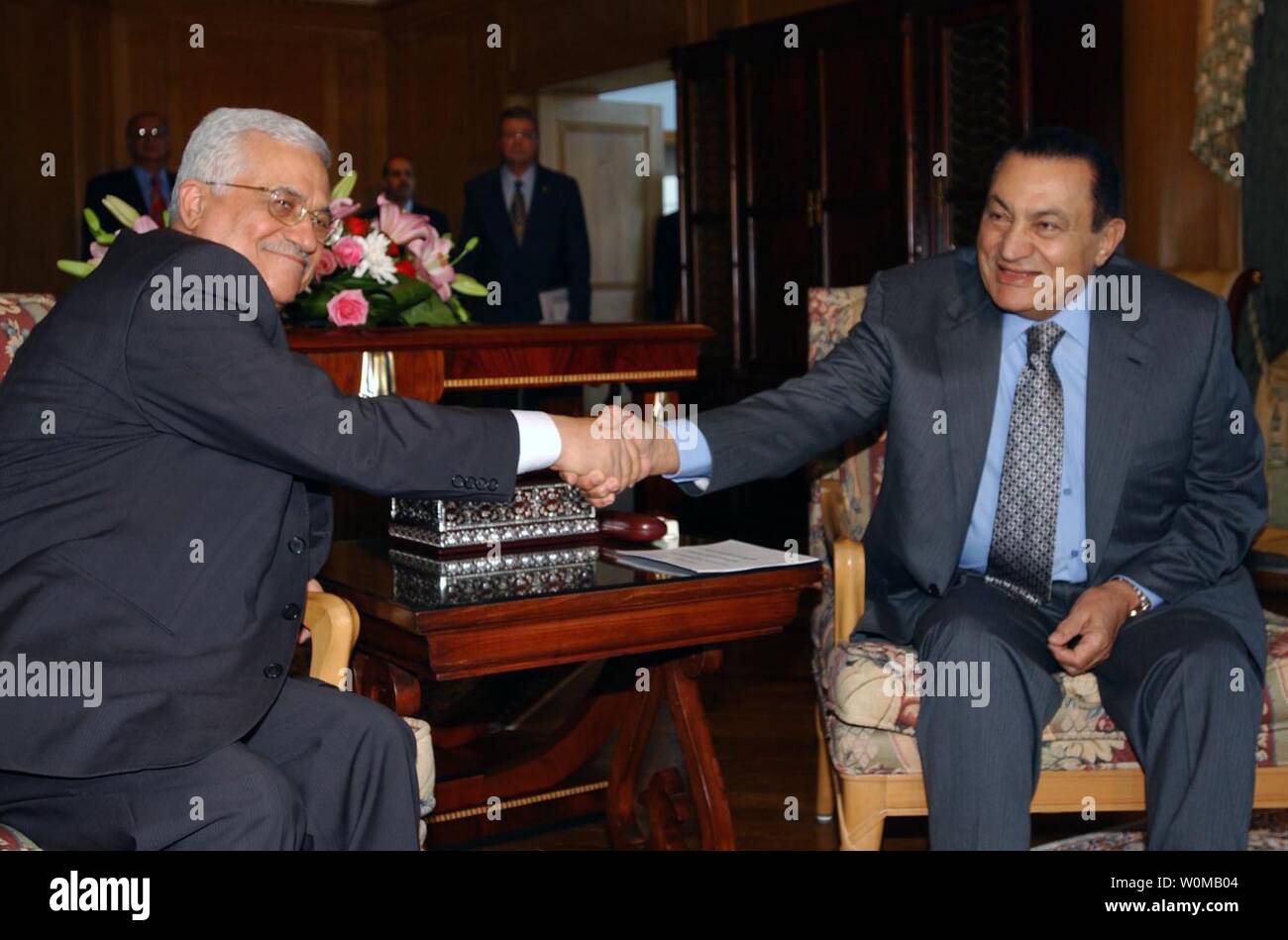 Palestinian President Mahmud Abbas (L) shakes hands with Egyptian President Muhammad Hosni Said Mubarak at a regional summit in the Red Sea resort of Sharm el-Sheikh on June 25, 2007. Middle East leaders are meeting in Egypt today seeking to bolster Palestinian president Mahmud Abbas after Hamas's bloody seizure of Gaza, but with little hope of a breakthrough on reviving stalled peace talks. (UPI Photo/Omar Rashidi/Palestinian President's Office) Stock Photo