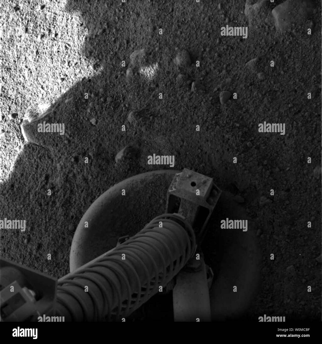 NASA's Phoenix spacecraft landed in the northern polar region of Mars Sunday, May 25, 2008, to begin three months of examining a site chosen for its likelihood of having frozen water within reach of the lander's robotic arm. This black-and-white self-portrait shows Phoenix's leg nestled in the Martian soil. Radio signals received at 7:53 p.m. EDT confirmed the Phoenix Mars Lander had survived its difficult final descent and touchdown 15 minutes earlier. The signals took that long to travel from Mars to Earth at the speed of light. (UPI Photo/NASA, JPL-Caltech, University of Arizona) Stock Photo
