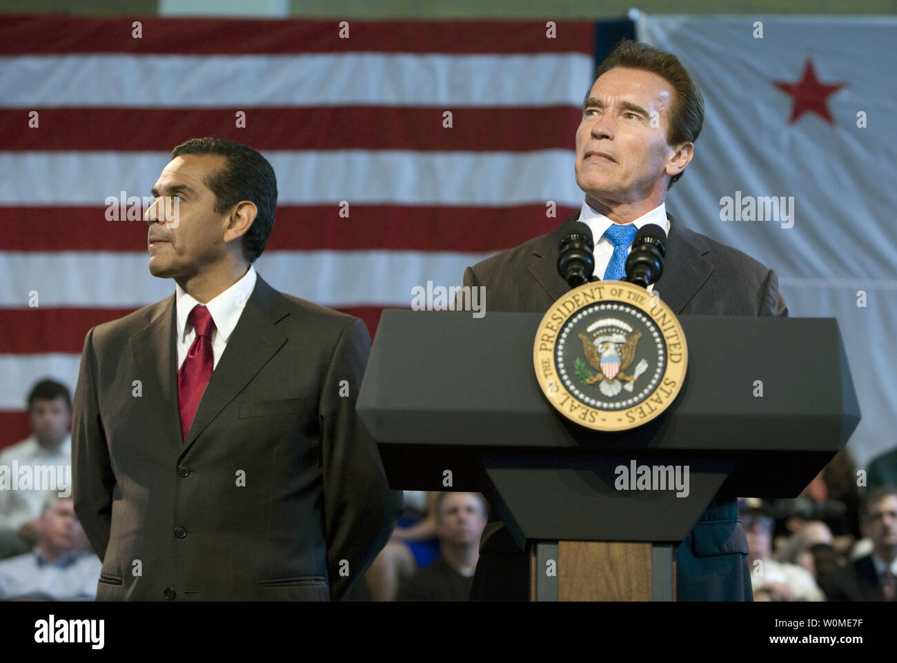 California Governor Arnold Schwarzenegger (R) introduces U.S. President
