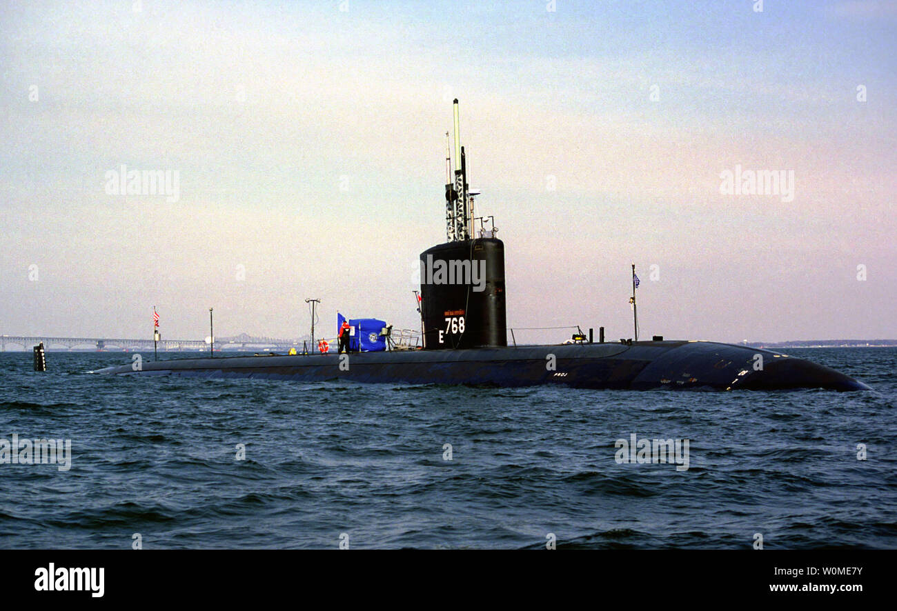 The nuclear-powered USS Hartford submarine is seen in the Chesapeake Bay, Maryland on March 25, 1999. The vessel collided with a transport dock ship, the USS New Orleans, in the Persian Gulf in the narrow Strait of Hormuz on March 20 ,2009. The collision caused a ruptured fuel tank on the New Orleans, resulting in a 25,000 gallon oil spill. (UPI Photo/Don S. Montgomery/U.S. Navy) Stock Photo