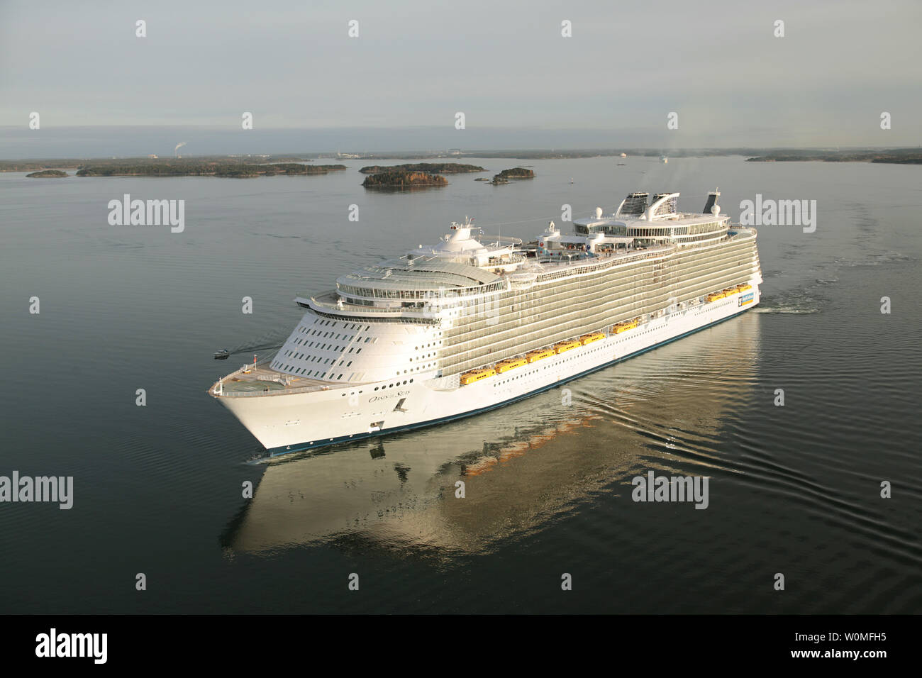 Biggest Cruise Ships In World Carnival Norwegian Royal Caribbean
