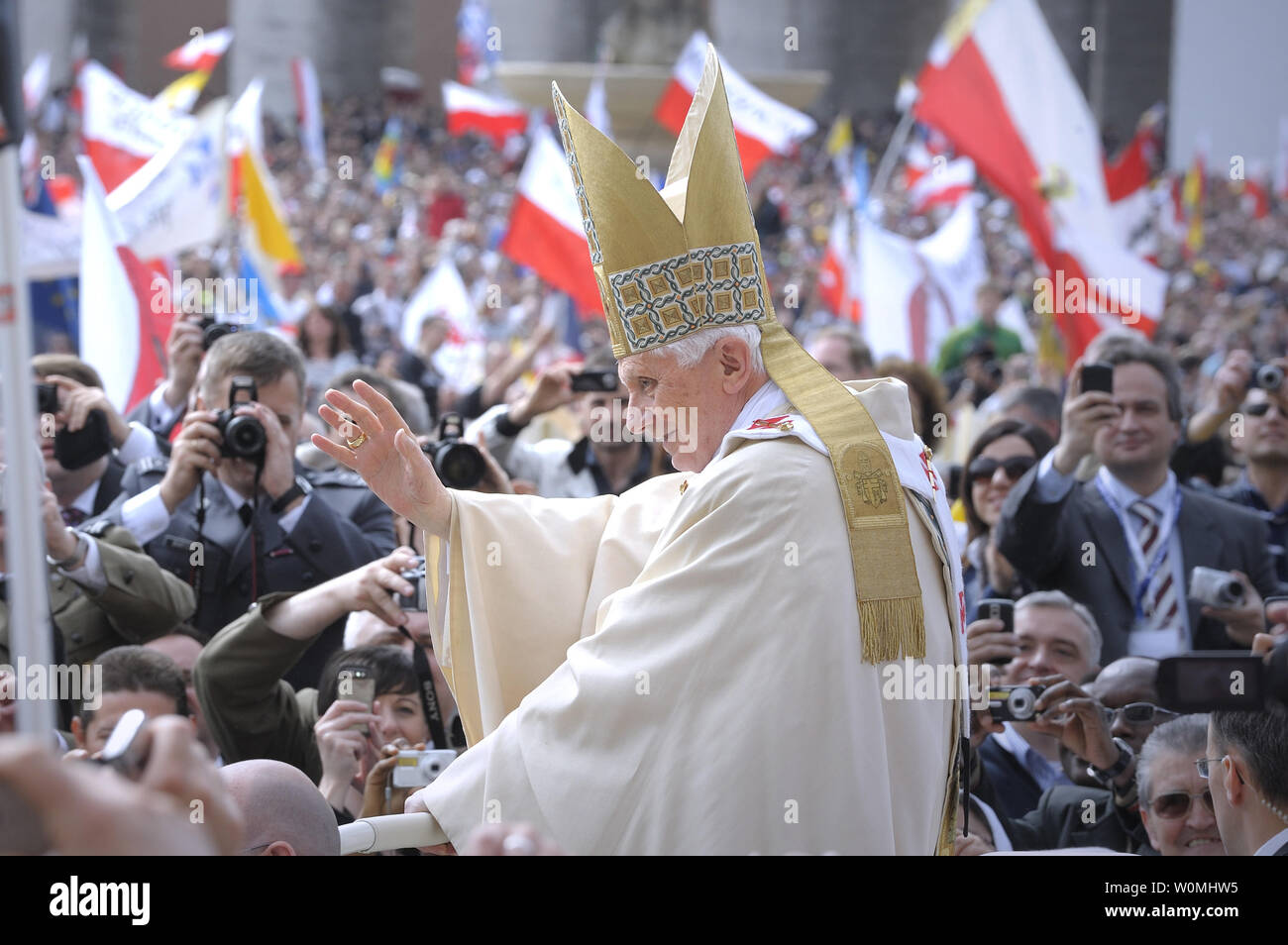 Pope Benedict XVI (C) leads the beatification ceremony of Pope John ...