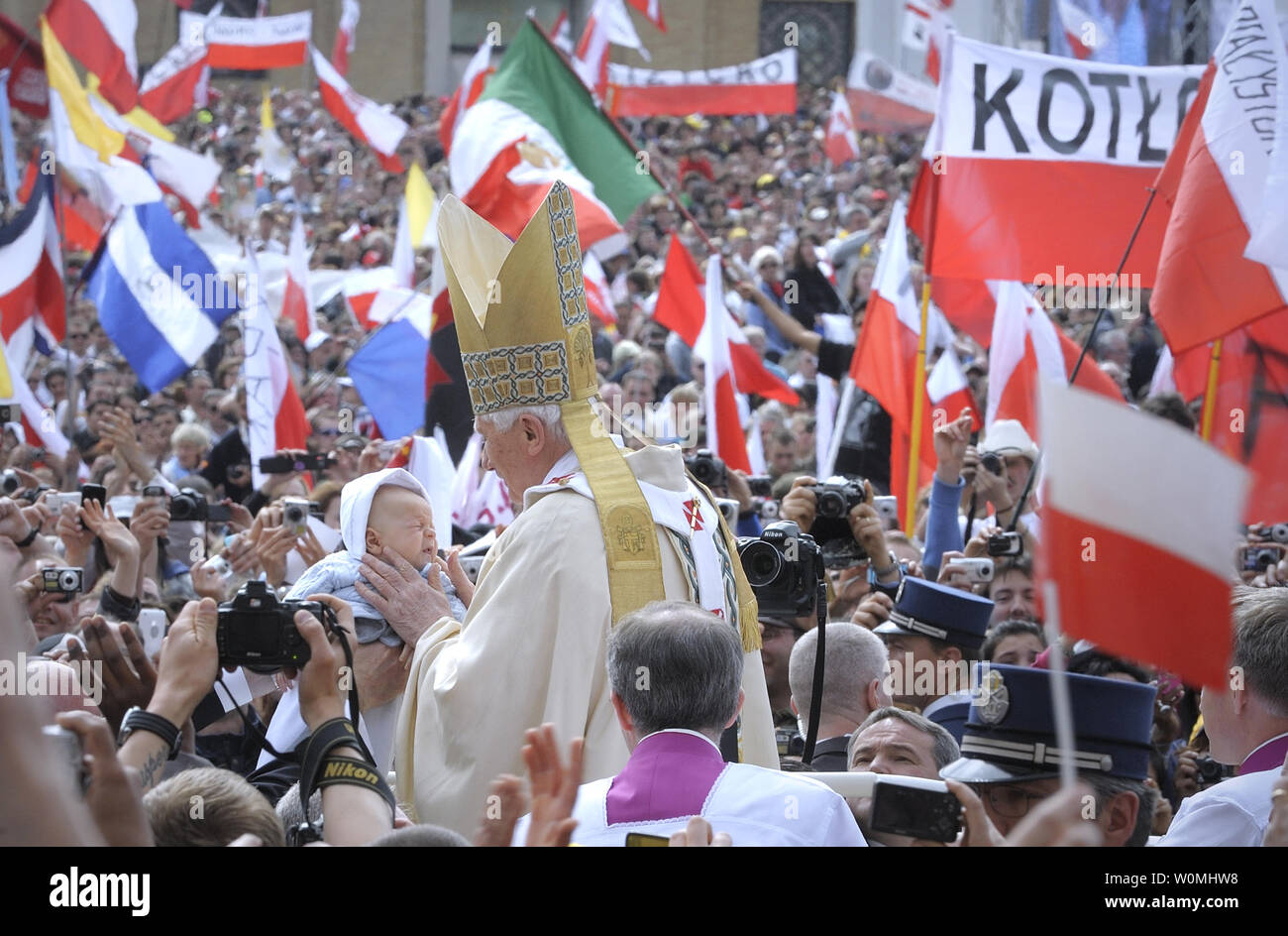 Pope Benedict XVI (C) leads the beatification ceremony of Pope John ...